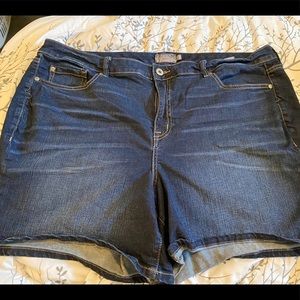 DENIM SHORTS High rise mid short torrid size 24 Dark denim plus size